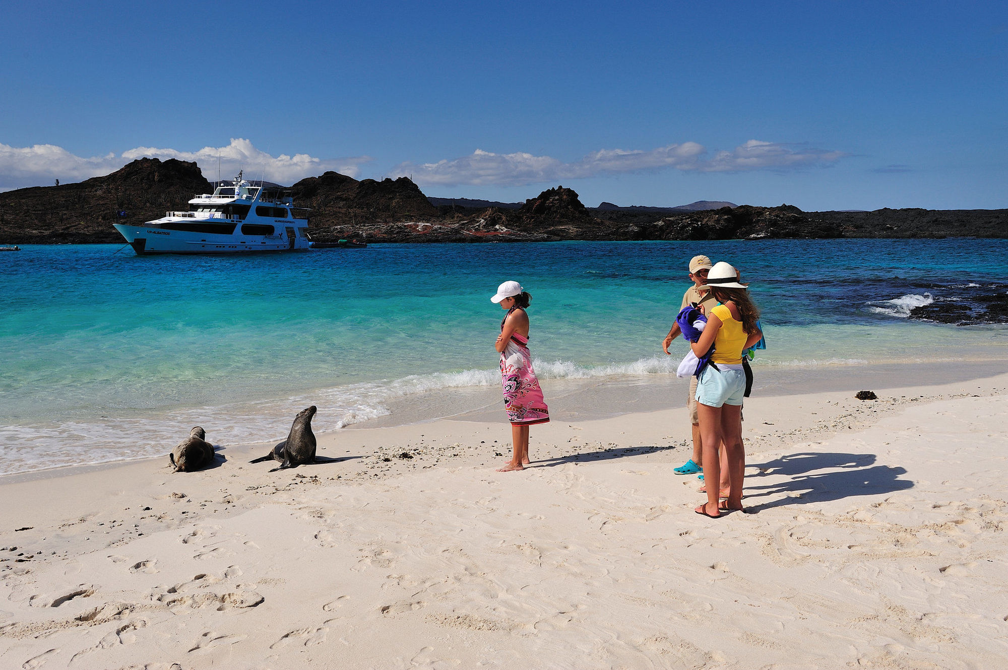 Pikaia Lodge Santa Cruz Island Екстер'єр фото