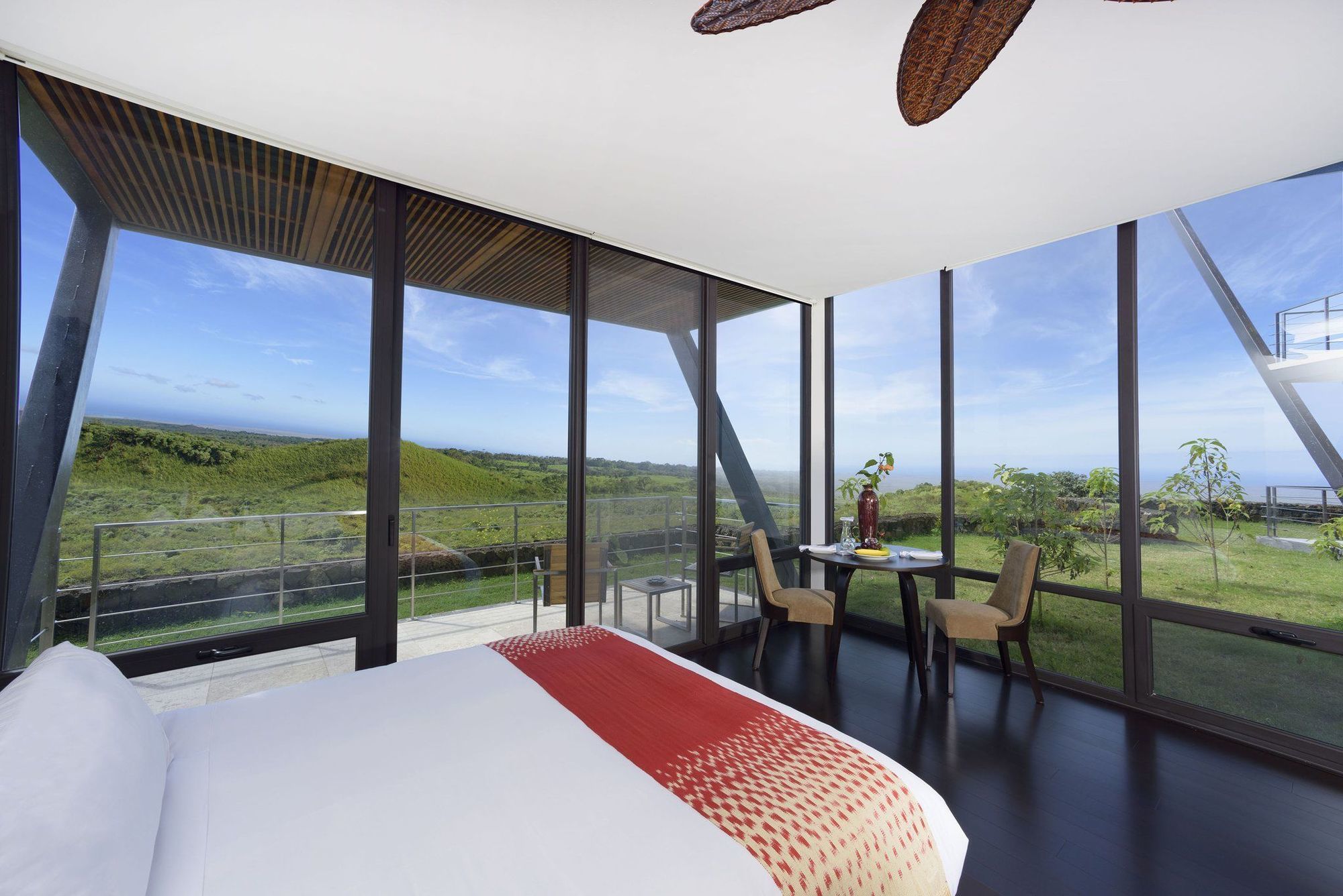 Pikaia Lodge Santa Cruz Island Екстер'єр фото
