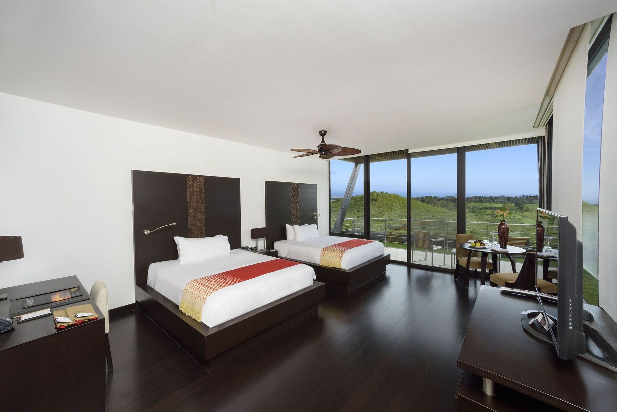 Pikaia Lodge Santa Cruz Island Екстер'єр фото