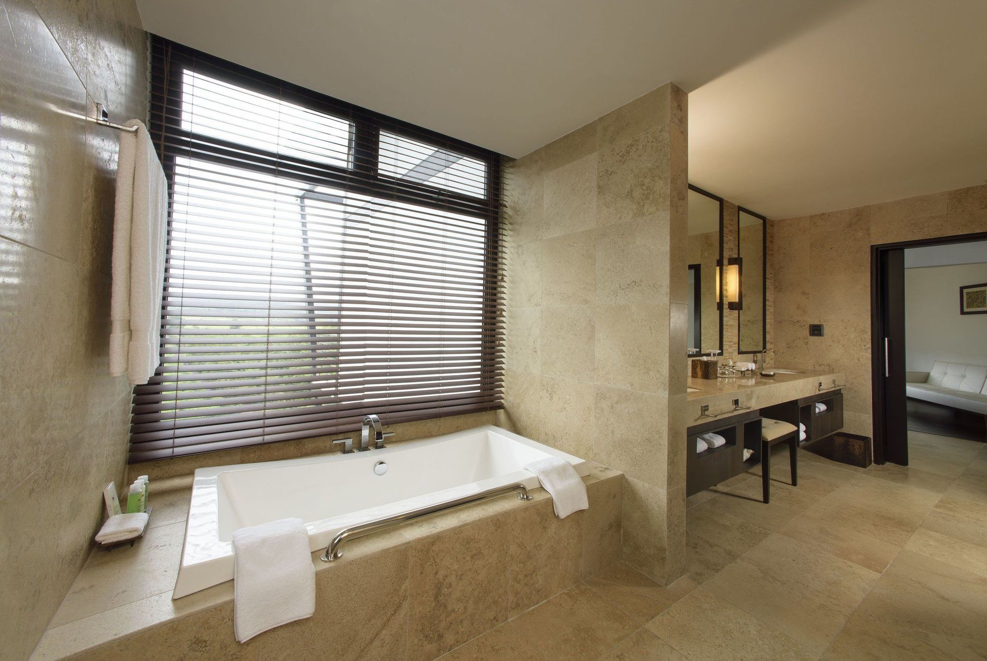 Pikaia Lodge Santa Cruz Island Екстер'єр фото